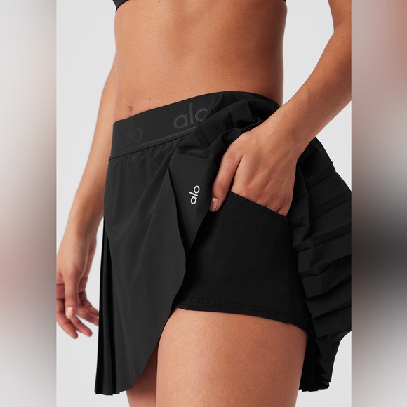 ALO Yoga pleated skort - Picture 5 of 8
